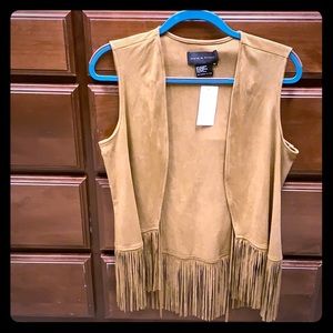 NWT faux Suede fringe vest M